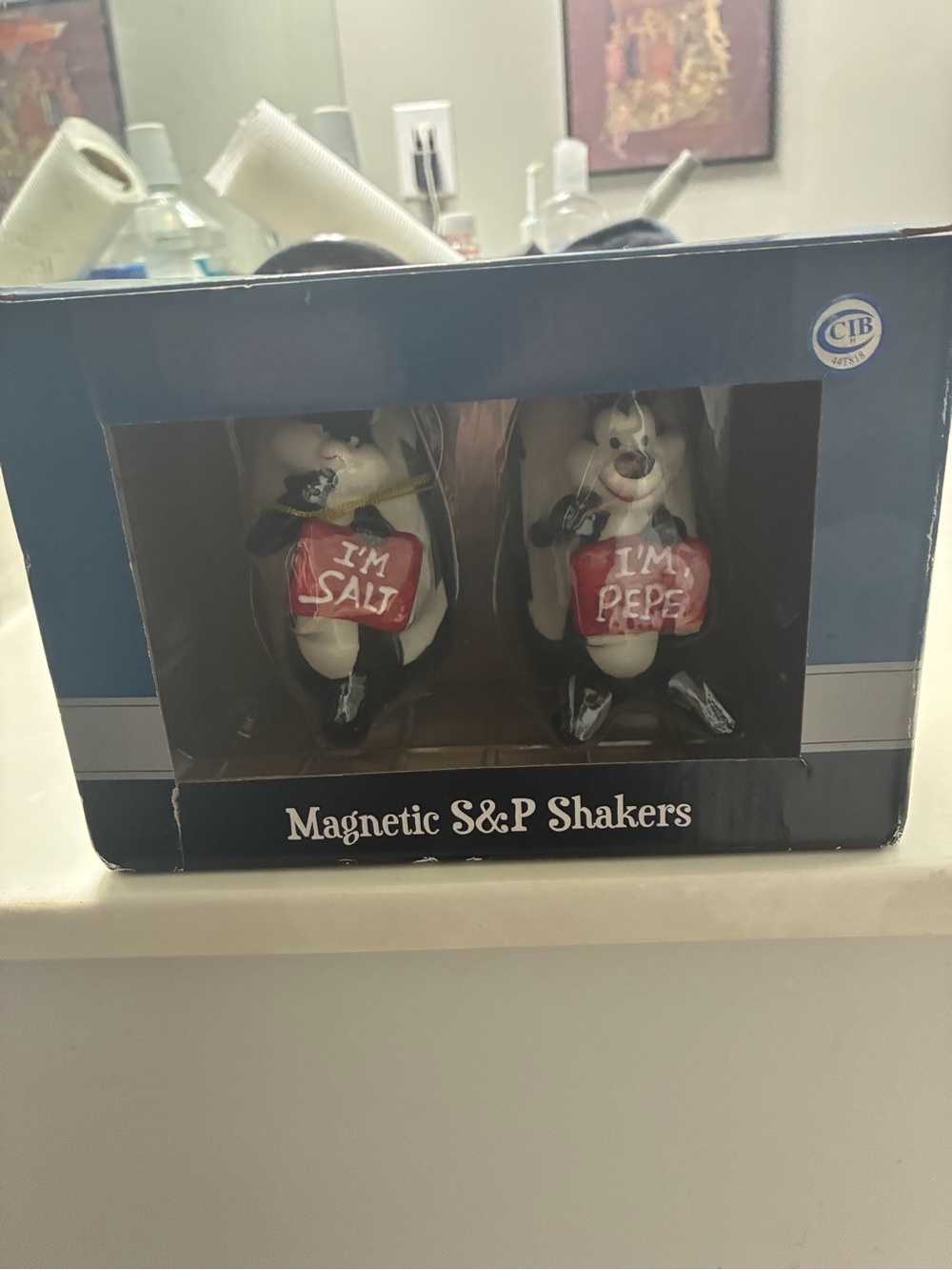New in Box Looney Tunes Pepé Le Pew & Penelope Pussycat  salt and pepper shakers